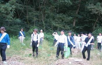 ▲ 한국토지공사 대전충남지역본부(본부장 김광수)는 12일 태안군 신두리 일원에서 자연환경 우수지역 환경체험 프로그램 행사를 가졌다.