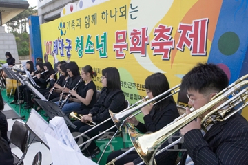 ▲ 오는 24일 태안군 소원면 만리포 해수욕장에서 ‘2008 청소년 자원봉사축제’가 열린다. 사진은 지난해 개최됐던 태안군 청소년문화축제 모습.