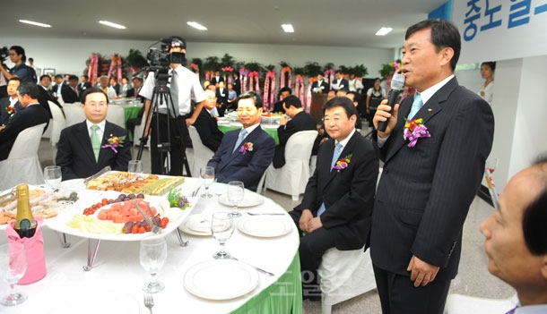 ▲김원식 중도일보 사장이 사옥이전식에 참석한 내외 귀빈께 감사의 인삿말을 하고 있다./김상구기자ttiger39@