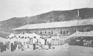 ▲ 1955년 민태식 초대 총장 취임 당시 충남대학교 교정