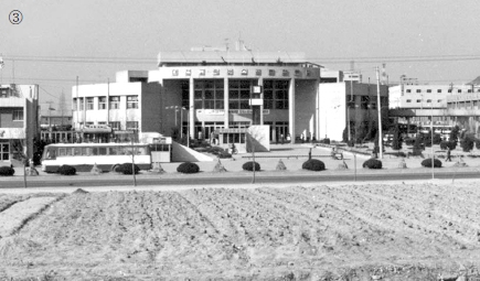 ▲ 1984년 대전고속버스터미널. 터미널 앞에 넓게 밭이 펼쳐져 있어 눈길을 끈다. 사진제공=대전고속버스터미널