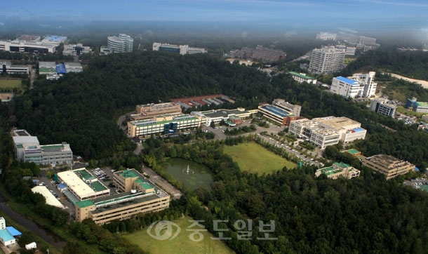 ▲ 한국화학연구원은 화학분야와 화학관련 융·복합분야 원천기술을 개발해 화학산업의 경쟁력을 높이고 새로운 첨단산업을 만들어내고 있다. 사진은 화학연 전경.