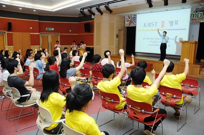 KAIST 학생들이 12일부터 15일까지 충남 농어촌 소재 고등학생 60명을 대상으로 무료 학습 멘토링 프로그램인 '2010 YLK 서머 캠프'를 개최한다.