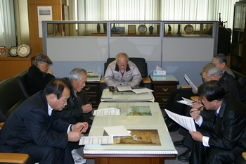 계룡장학재단이 지난 17일 계룡건설 회의실에서 이사회를 개최하고 '2010년 사업 결산 보고회'를 가졌다.