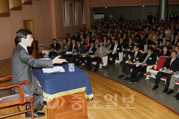 ▲ 26일 오후 충남도 지방공무원교육원에서 열린 '충남 농정의 방향과 실천과제 도출을 위한 농어업·농어촌 혁신 대토론회' 모습.