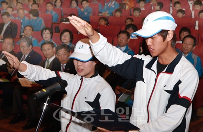 ▲ 충남교육청은 25일 공주 충남교육연수원에서 관계자 400여명이 참석한 가운데 '제40회 전국소년체육대회 출정식'을 개최했다.