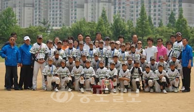 ▲ 동메달을 획득한 야구부 선수들.