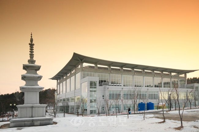 ▲ 한국전통문화학교의 겨울 ▲ 한국전통문화학교의 겨울