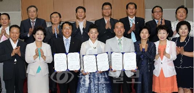 ▲ 대전 동구청과 동구의회, (사)한자녀 더갖기 운동연합 동구지부는 협약을 통해 저출산 극복이 국가 최우선 과제임을 인식하고 아이 많이 낳는 사회분위기 조성에 공동 협력하기로 했다.