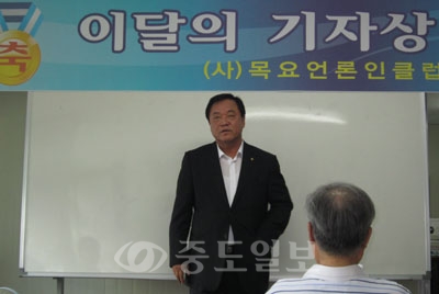 ▲ 자유선진당 류근찬 의원은 11일 목요언론인 클럽을 방문해 최근 당내문제와관련한 소회를 밝혔다.