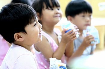 ▲ 최은석 교사의 '함께 마시는 우유는 맛있어'.