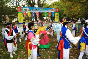 ▲ 사진은 지난해 열린 '속리축전 천왕봉 산신제' 모습.