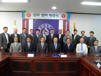 ▲ 국민연금공단 대전지역본부와 한남대학교가 11일 학생과 교직원, 지역주민의 복지증진을 위한 협약식을 체결했다.