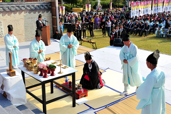 ▲효문화뿌리축제 제례시연 모습.[중구청 사진제공]