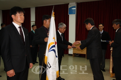 ▲ 부여군이 지난 8일 대전지방국토관리청에서 열린 시상식에서 4대강살리기 사업 대통령기관표창을 수상했다.