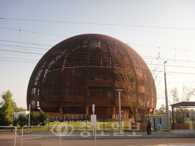 ▲ CERN 상징 건물 더 글로브(The Globe).