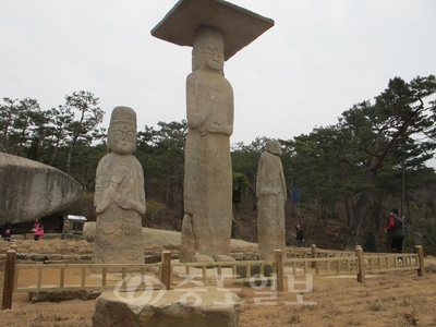 ▲ 안국사 석조여래삼존입상의 보수·정비공사를 마친 모습.