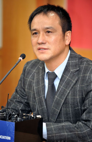▲ 김주성 신임 대한축구협회 사무총장이 30일 오전 서울 신문로 대한축구협회에서 기자회견을 열고 취재진들의 질의에 답하고 있다. [뉴시스 제공]