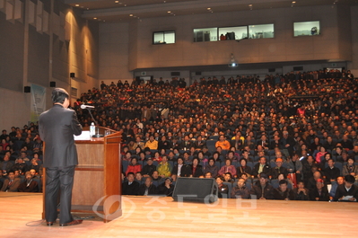 ▲ 박천정 금산인삼농협 조합장이 창립 90주년 기념행사에서 인사말을 하고 있다.