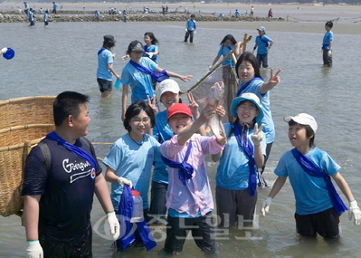 ▲ 태안군이 봄 행락철을 앞두고 '태안 튤립 꽃 축제'와 다양한 바다체험, 먹거리 등 태안반도만의 차별화된 관광상품으로 관광객들을 유혹하고 있다.