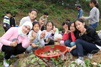 ▲ 태안군 볏가리 마을이 봄을 맞아 농·어촌 체험을 동시에 할 수 있는 체험마을로 각광받고 있다.