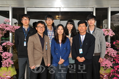 ▲ 사진은 도시건축과 도시계획팀 직원들(아랫줄 오른쪽부터 박대식 팀장, 조문희ㆍ최병길씨 윗줄 오른쪽부터 조영동ㆍ김재옥ㆍ문민규ㆍ정석균씨).
<br />