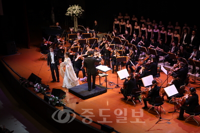 논산에서 열린 조수미 콘서트는 입장권 발매 30분만에 매진될 정도로 폭발적 호응을 얻었다. 