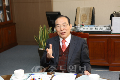 ▲ 대추축제를 앞두고 있는 정상혁 보은군수는 “명실상부한 한국의 대표 축제로 거듭날 것” 이라고 자신감을 보였다.