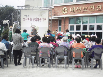 ▲ 오지마을 문화예술 투어가 주민들의 인기를 한몸에 받으며 진행되고 있다.