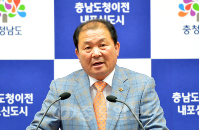 ▲ 고남종 충남도의원이 7일 도청에서 기자회견을 하고 선진통일당 탈당을 선언하고 있다.
<br />
<br />[사진제공=연합뉴스]