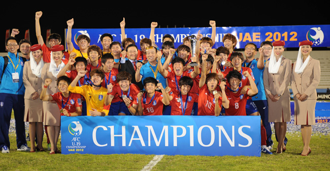 ▲ 한국 청소년 축구대표팀이 아시아축구연맹 U-19 선수권 대회 결승에서 승부차기 혈투 끝에 이라크를 꺾고 8년만에 아시아 정상을 차지했다. [연합뉴스 제공]