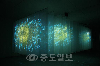 ▲'Forest and city illusion' 인터랙티브 영상설치 2012
<br />