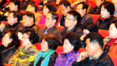 ▲ 사회적 자본 마을만들기 설명회가 20일 대전시청 대강당에서 열려 시민들이 대전형 좋은 마을 만들기를 위해 지원되는 자금에 대한 설명을 듣고 있다. 이민희 기자 photomin@