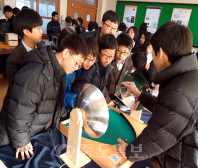 ▲ 대덕중은 매년 교내 수학축전을 시행, 이론수업에서 배운 내용을 체험수업을 통하여 직접 수학을 체험하며 관심과 흥미를 불러일으킨다.