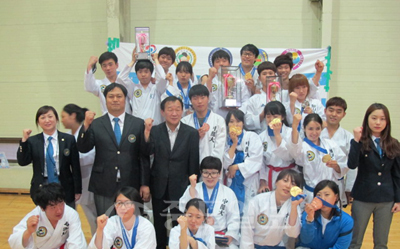 중부대 경찰경호학과 공수도 선수단이 '제3회 한국대학스포츠대전 공수도경기'에서 대회 3연패를 차지했다.