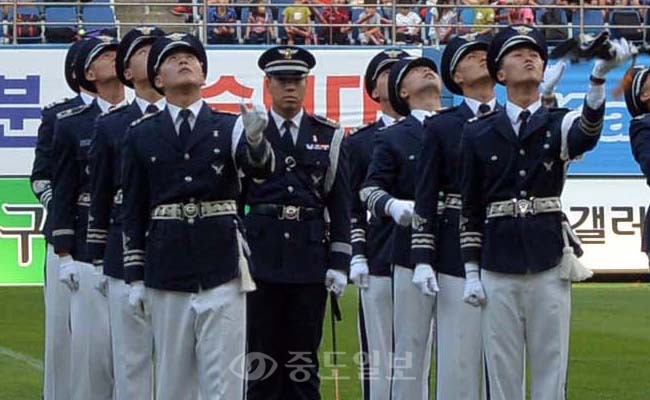 ▲ 제7회 It's Daejeon 국제축구대회 공군의장대 시범