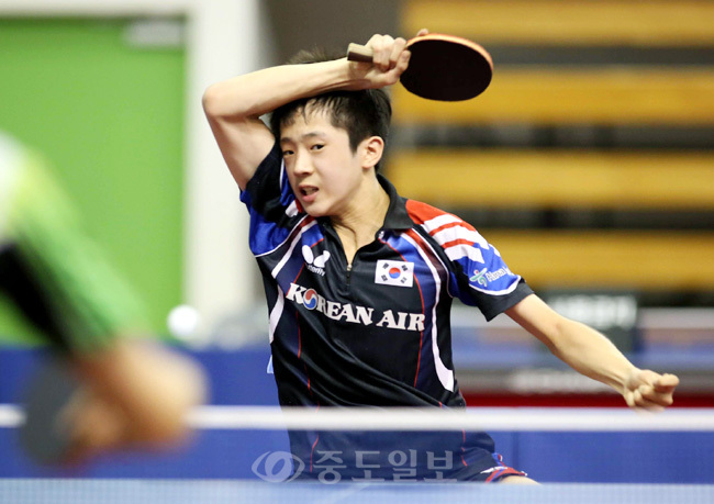 ▲ 대전대 맥센터에서 지난달 31일부터 지난 4일까지 열린 'ITTF 2013 코리아주니어오픈 국제탁구대회'에 참가한 한국 선수가 열띤 플레이를 펼치고 있다. 