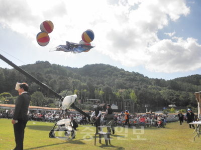 11일 대전시 중구 뿌리공원에서 열린 2013 효문화 뿌리축제에 수많은 관람객이 몰려 인산인해를 이룬 가운데 다양한 프로그램을 즐겼다.