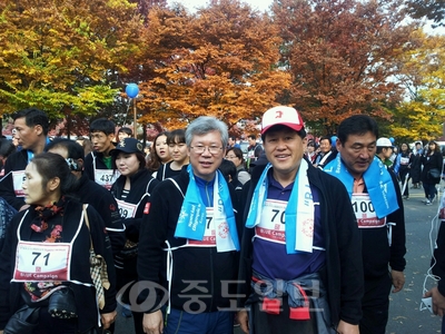 ▲국만수 본부장<사진 왼쪽>과 오노균 박사.