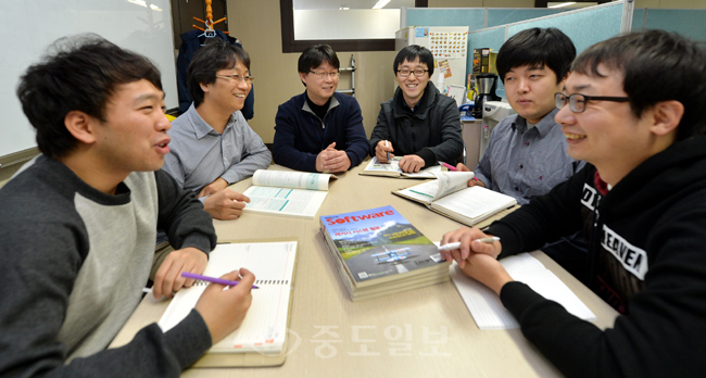 ▲ 대전 중구 오류동에 본사를 두고 있는 (주)예람은 건설 관련 입찰·낙찰 정보제공 사업을 추진하며  IT사업과 교육솔루션 개발 분야에서 독보적인 기업으로 성장했다. 이성희 기자 token77@