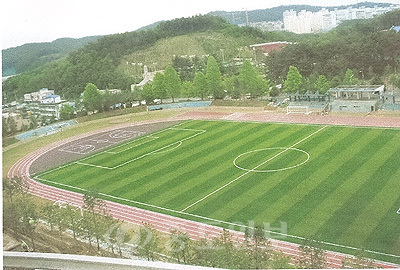 ▲ 코니그린체육건설(주)은 친환경 인조잔디 설치 전문기업으로, 실내ㆍ외 운동장 및 골프장 등에 인조잔디를 시공하고 있으며, 최근에는 롤시트 탄성포장재까지 사업 다각화를 이뤄가고 있다. 