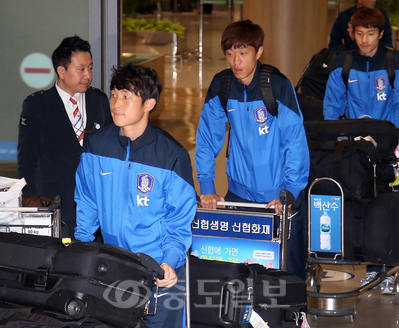 ▲ 홍명보 감독이 이끄는 축구대표팀이 브라질과 미국에서의 전지훈련 일정을 마치고 3일 오전 인천공항을 통해 입국하고 있다. 
<br />[연합뉴스/중도일보제휴사]