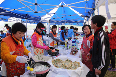 ▲ 주민들이 주도하는 정림동 벚꽃 축제가 서구를 대표하는 축제로 발전하고 있다. 매년 4월 개최되는 이 축제는 올해 제4회 축제가 열릴 예정이다.