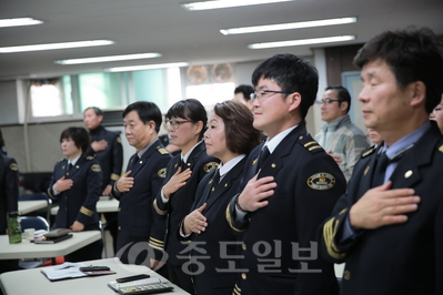 ▲ 관리자 워크숍. 모던종합상조(주)의 관리자 워크숍에는 지점장 및 예비관리자들이 참석하며 1박 2일동안 진행된다. 관리자 회의의 주요 내용은 업계 현황 소개, 교육, 공지사항 전달 등이다.  