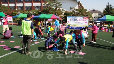 ▲ 대회에 참가한 주민들이 즐거운 한때를 보내고 있다.