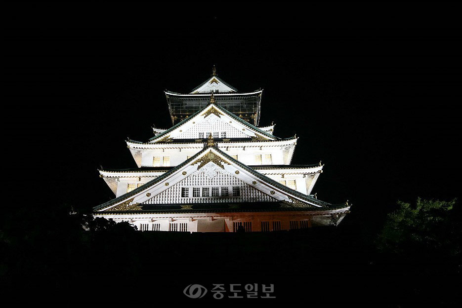▲ 1583년 도요토미 히데요시는 ‘오다 노부나가의 아즈치 성’을 모델로 건축이 됐습니다. 이 성은 일본 통일 원정을 나가는데 본거지 역할을 했습니다. 