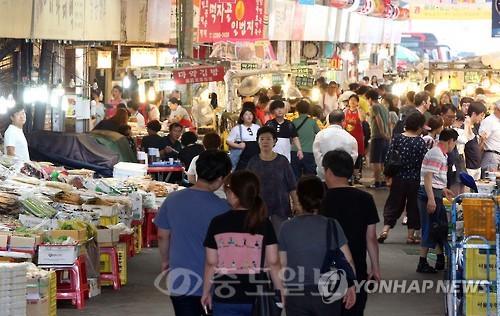 ▲  26일 한국은행 대전충남본부에 따르면 8월 소비자심리지수(CCSI)는 102로 지난달보다 2포인트 상승했다. /사진=연합DB