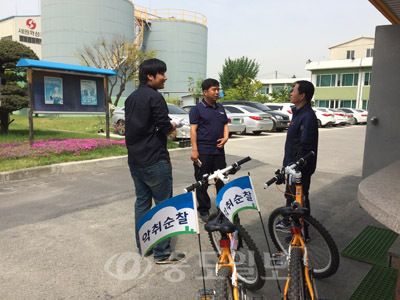 ▲ '움직이는 환경신문고' 자전거 악취순찰대.