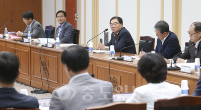 대전 대덕구는 5일 대학교수 및 연구원으로 이루어진 정책자문단과 공무원 등 100여 명이 참석한 가운데, 2016년 시책구상 보고회를 가졌다.
<br />대덕구 제공