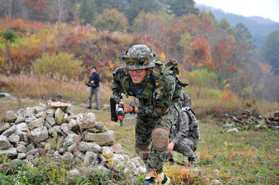 ▲ 대전에서 창설된 강원도 인제 육군 과학화전투훈련단(KCTC)에서 기자단이 모의 전투훈련을 체험하고 있다.